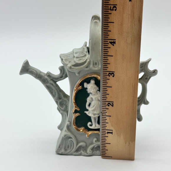 Schafer & Vater Jasperware Green Watering Can with Cameo Girl Figurine - Picture 4 of 5